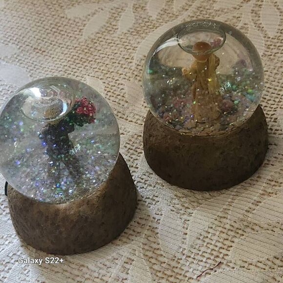 Kim Anderson snow globes - Picture 2 of 5